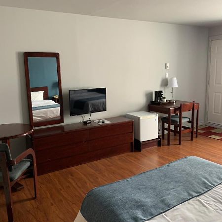 Motel Le Rond Point Metabetchouan Zewnętrze zdjęcie