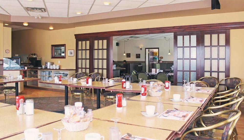Motel Le Rond Point Metabetchouan Zewnętrze zdjęcie