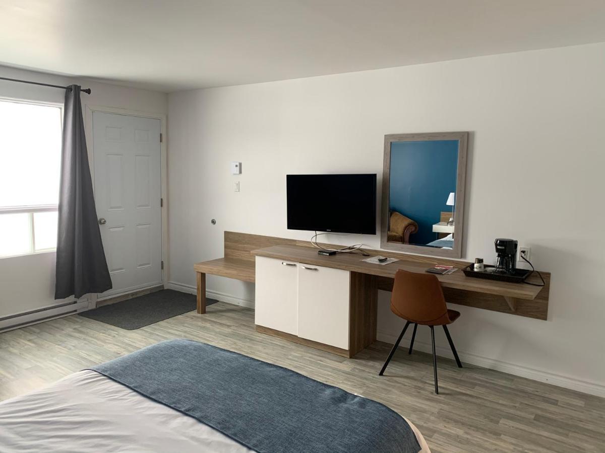 Motel Le Rond Point Metabetchouan Zewnętrze zdjęcie