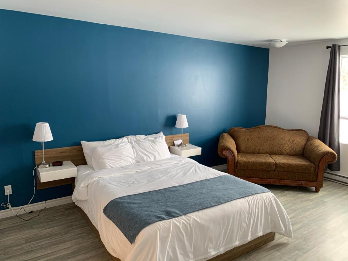 Motel Le Rond Point Metabetchouan Zewnętrze zdjęcie