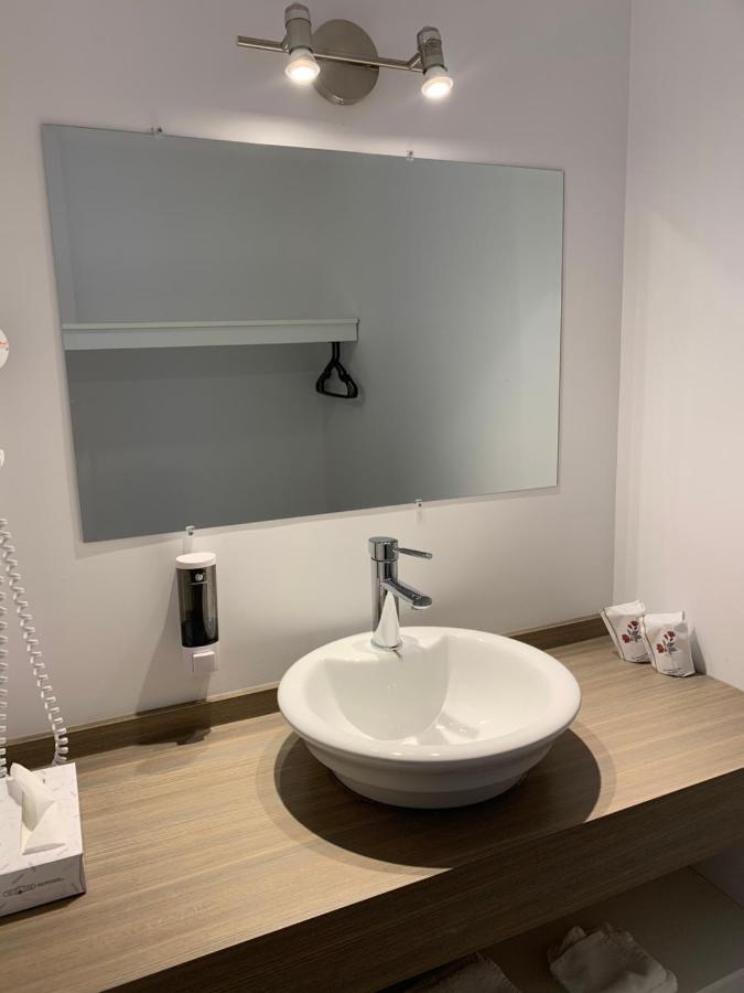 Motel Le Rond Point Metabetchouan Zewnętrze zdjęcie